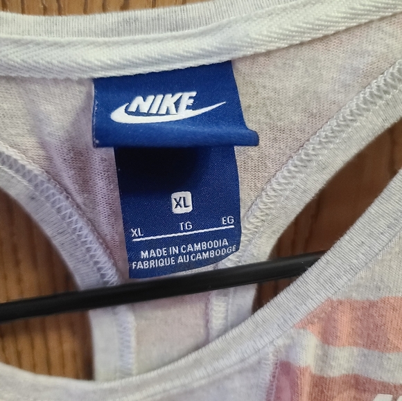 Nike  camo tank top - Picture 6 of 7